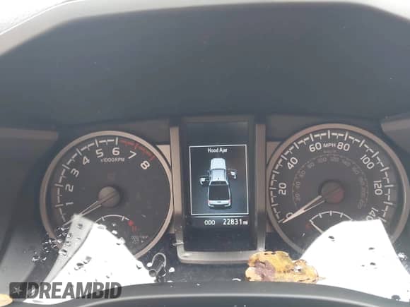 2023 Toyota Tacoma SR z VIN 3TMCZ5AN9PM636854, wystawiony jako IAAI lot #43298762 z przebiegiem 22 831 mil mil oraz . Historia ofert i sprzedaży dostępna na DreamBid. Obrazek 7.