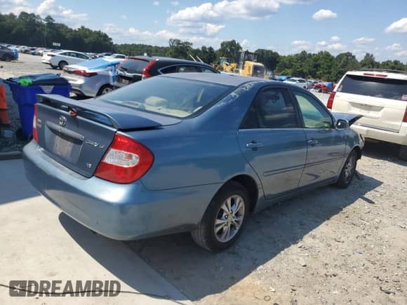 2004 Toyota Camry LE z VIN 4T1BF32KX4U570301, wystawiony jako Copart lot #71390505 z przebiegiem 264 810 mil mil oraz Szkoda całkowita • Salvage title. Historia ofert i sprzedaży dostępna na DreamBid. Obrazek 3.