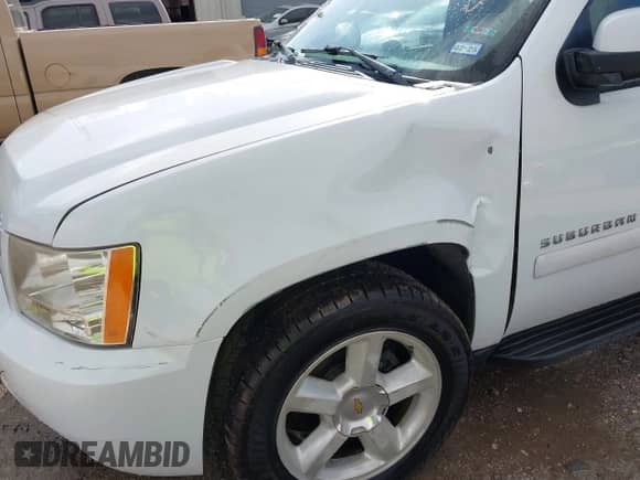 2007 Chevrolet Suburban LTZ z VIN 3GNFC16J47G100560, wystawiony jako IAAI lot #42432799 z przebiegiem 233 595 mil mil oraz . Historia ofert i sprzedaży dostępna na DreamBid. Obrazek 6.