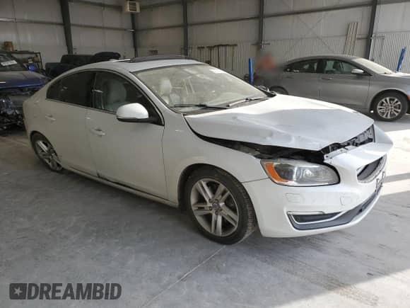 2015 Volvo S60 T5 Platinum с VIN YV1612TM8F2352980, выставлен на аукционе Copart как лот 82701654 с пробегом Не указан миль и Списание • Salvage title. История ставок и продаж доступна на DreamBid. Изображение 4.