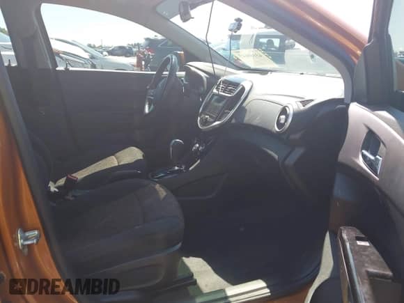 2019 Chevrolet Sonic LT с VIN 1G1JD6SB3K4115853, выставлен на аукционе IAAI как лот 43168645 с пробегом 71 808 миль миль и . История ставок и продаж доступна на DreamBid. Изображение 5.