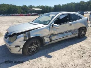 2002 Mercedes-Benz C 230/260/280/320 with VIN WDBRN47J72A369755, listed as a Copart auction lot 70883405 with 185,719 mi miles and Salvage title. Bid and sale history available at DreamBid. Image 1.