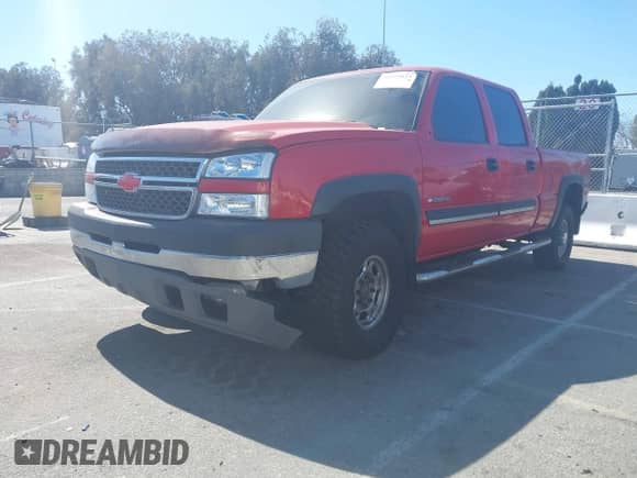 2005 Chevrolet Silverado 2500HD LT с VIN 1GCHK23U25F813075, выставлен на аукционе IAAI как лот 41692823 с пробегом 222 850 миль миль и . История ставок и продаж доступна на DreamBid. Изображение 16.