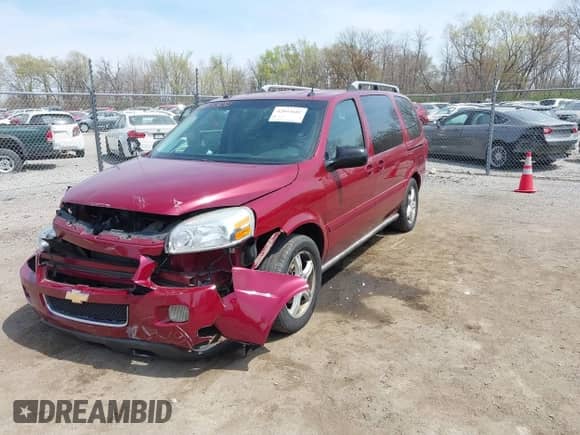 2005 Chevrolet Uplander LT z VIN 1GNDV33L55D232871, wystawiony jako IAAI lot #42053682 z przebiegiem 130 159 mil mil oraz . Historia ofert i sprzedaży dostępna na DreamBid. Obrazek 2.