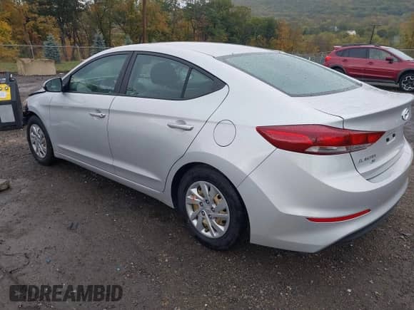 2018 Hyundai Elantra SE z VIN KMHD74LF2JU502082, wystawiony jako IAAI lot #43403580 z przebiegiem 65 514 mil mil oraz . Historia ofert i sprzedaży dostępna na DreamBid. Obrazek 3.
