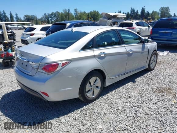 2015 Hyundai Sonata z VIN KMHEC4A47FA122374, wystawiony jako IAAI lot #42673679 z przebiegiem Nie podano mil oraz . Historia ofert i sprzedaży dostępna na DreamBid. Obrazek 4.