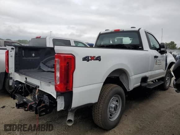 2023 Ford F-250 XL z VIN 1FTBF2BAXPED45123, wystawiony jako Copart lot #62426605 z przebiegiem Nie podano mil oraz Szkoda całkowita • Salvage title. Historia ofert i sprzedaży dostępna na DreamBid. Obrazek 3.