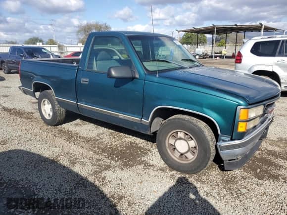 1998 GMC Sierra 1500 z VIN 1GTEC14M1WZ510653, wystawiony jako Copart lot #46268765 z przebiegiem 177 385 mil mil oraz Szkoda całkowita • Salvage title. Historia ofert i sprzedaży dostępna na DreamBid. Obrazek 4.