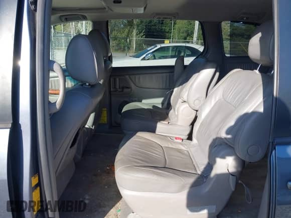 2009 Toyota Sienna XLE z VIN 5TDZK22C19S272510, wystawiony jako IAAI lot #43378731 z przebiegiem 180 183 mil mil oraz . Historia ofert i sprzedaży dostępna na DreamBid. Obrazek 8.