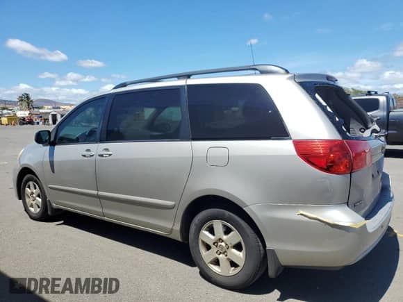 2010 Toyota Sienna CE z VIN 5TDKK4CC3AS302574, wystawiony jako Copart lot #65031275 z przebiegiem 133 319 mil mil oraz Szkoda całkowita • Salvage title. Historia ofert i sprzedaży dostępna na DreamBid. Obrazek 2.