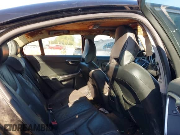 2012 Volvo S60 T5 с VIN YV1622FS1C2048425, выставлен на аукционе IAAI как лот 43324845 с пробегом 250 499 миль миль и . История ставок и продаж доступна на DreamBid. Изображение 8.