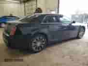 2012 Chrysler 300 S z VIN 2C3CCAJT9CH161163, wystawiony jako Copart lot #49355765 z przebiegiem 194 648 mil mil oraz Nie do naprawy • Non repairable. Historia ofert i sprzedaży dostępna na DreamBid. Obrazek 3.