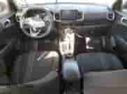 2020 Hyundai Venue SEL z VIN KMHRC8A37LU024794, wystawiony jako Copart lot #77450404 z przebiegiem 42 114 mil mil oraz Szkoda całkowita • Salvage title. Historia ofert i sprzedaży dostępna na DreamBid. Obrazek 8.