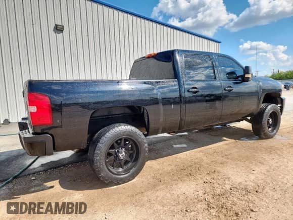2008 Chevrolet Silverado 2500HD Work Truck с VIN 1GCHK23618F155626, выставлен на аукционе Copart как лот 85190595 с пробегом 263 724 миль миль и Списание • Salvage title. История ставок и продаж доступна на DreamBid. Изображение 3.