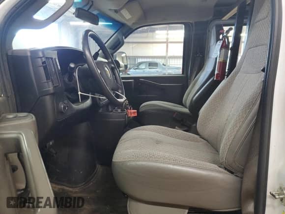 2018 Chevrolet Express Cargo with VIN 1GCZGHFGXJ1345067, listed as a Copart auction lot 86628015 with 215,549 mi miles and Clean title. Bid and sale history available at DreamBid. Image 7.