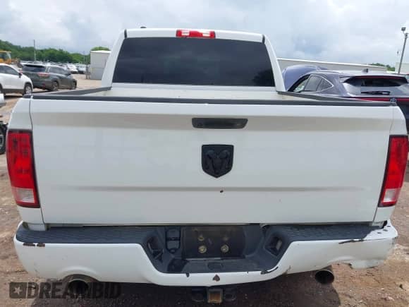 2013 Ram 1500 Express z VIN 1C6RR7KT7DS668327, wystawiony jako IAAI lot #42482785 z przebiegiem 154 372 mil mil oraz . Historia ofert i sprzedaży dostępna na DreamBid. Obrazek 16.