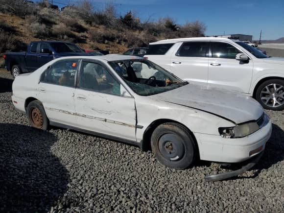 1995 Honda Accord с VIN 1HGCE6649SA026526, выставлен на аукционе Copart как лот 60058945 с пробегом Не указан миль и Списание • Salvage title. История ставок и продаж доступна на DreamBid. Изображение 4.