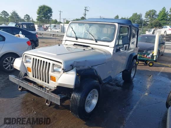 1995 Jeep Wrangler S с VIN 1J4FY19P1SP286888, выставлен на аукционе IAAI как лот 42579672 с пробегом 271 929 миль миль и . История ставок и продаж доступна на DreamBid. Изображение 17.