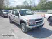 2008 Chevrolet Colorado 2LT z VIN 1GCDT13E588101764, wystawiony jako IAAI lot #42093281 z przebiegiem 144 611 mil mil oraz . Historia ofert i sprzedaży dostępna na DreamBid. Obrazek 1.
