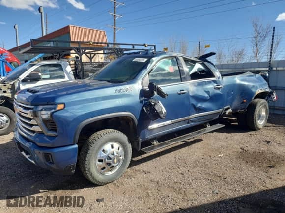 2024 Chevrolet Silverado 3500HD High Country z VIN 1GC4YVEY3RF289326, wystawiony jako Copart lot #48859315 z przebiegiem Nie podano mil oraz Szkoda całkowita • Salvage title. Historia ofert i sprzedaży dostępna na DreamBid. Obrazek 1.