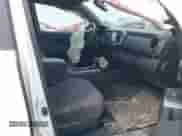 2017 Toyota Tacoma SR5 с VIN 3TMCZ5AN3HM106655, выставлен на аукционе IAAI как лот 41838777 с пробегом 63 740 миль миль и . История ставок и продаж доступна на DreamBid. Изображение 5.