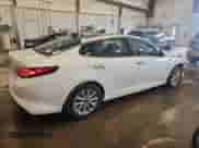 2018 Kia Optima LX z VIN 5XXGT4L31JG248096, wystawiony jako Copart lot #85878645 z przebiegiem 72 012 mil mil oraz Nie do naprawy • Non repairable. Historia ofert i sprzedaży dostępna na DreamBid. Obrazek 3.