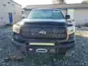 2020 Toyota Tundra Platinum z VIN 5TFAY5F17LX917622, wystawiony jako Copart lot #87110085 z przebiegiem 75 405 mil mil oraz Szkoda całkowita • Salvage title. Historia ofert i sprzedaży dostępna na DreamBid. Obrazek 5.