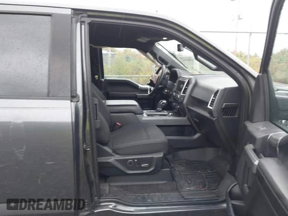 2016 Ford F-150 XLT z VIN 1FTFX1EG1GFD36961, wystawiony jako IAAI lot #43403194 z przebiegiem 99 987 mil mil oraz . Historia ofert i sprzedaży dostępna na DreamBid. Obrazek 5.