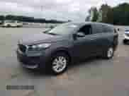 2019 Kia Sorento L z VIN 5XYPG4A30KG448374, wystawiony jako Copart lot #86607615 z przebiegiem 139 560 mil mil oraz Czysty tytuł • Clean title. Historia ofert i sprzedaży dostępna na DreamBid. Obrazek 1.