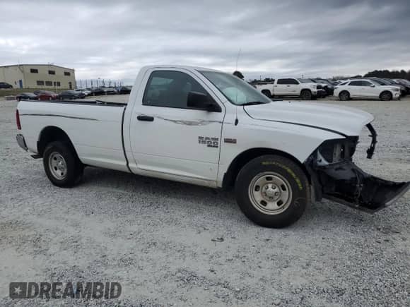 2020 Ram 1500 Tradesman z VIN 3C6JR6DT3LG194550, wystawiony jako Copart lot #47603555 z przebiegiem 77 887 mil mil oraz Szkoda całkowita • Salvage title. Historia ofert i sprzedaży dostępna na DreamBid. Obrazek 4.