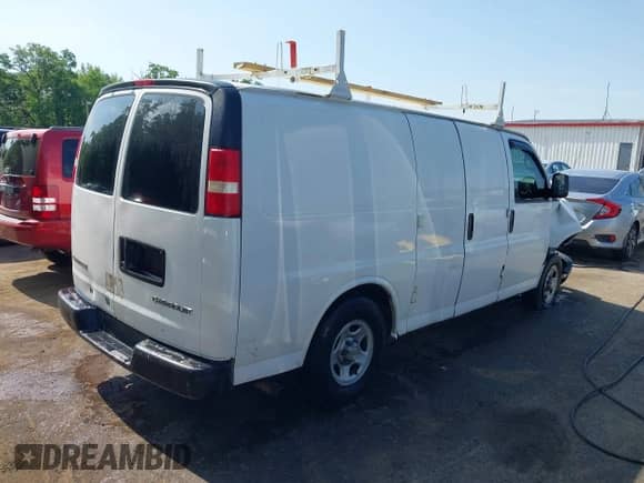 2004 Chevrolet Express Cargo with VIN 1GCFG15X041163524, listed as a IAAI auction lot 42206916 with 150,765 mi miles and . Bid and sale history available at DreamBid. Image 4.