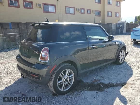 2011 MINI Hardtop S with VIN WMWSV3C58BTY11594, listed as a Copart auction lot 82583025 with 98,138 mi miles and Salvage title. Bid and sale history available at DreamBid. Image 3.