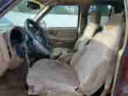 1998 Chevrolet Blazer LT z VIN 1GNDT13W9W2224077, wystawiony jako Copart lot #82865874 z przebiegiem 206 556 mil mil oraz Szkoda całkowita • Salvage title. Historia ofert i sprzedaży dostępna na DreamBid. Obrazek 7.