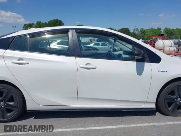 2017 Toyota Prius Two z VIN JTDKARFU4H3051645, wystawiony jako IAAI lot #41991804 z przebiegiem 301 338 mil mil oraz . Historia ofert i sprzedaży dostępna na DreamBid. Obrazek 13.