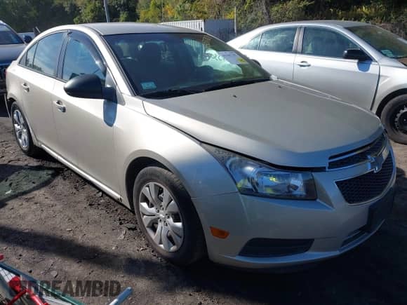 2013 Chevrolet Cruze LS с VIN 1G1PA5SG6D7257480, выставлен на аукционе IAAI как лот 43307707 с пробегом 142 991 миль миль и . История ставок и продаж доступна на DreamBid. Изображение 1.