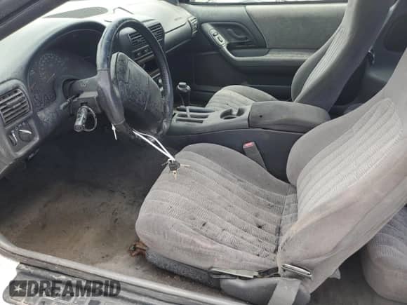 1997 Chevrolet Camaro RS z VIN 2G1FP22K4V2157805, wystawiony jako Copart lot #63211784 z przebiegiem Nie podano mil oraz Szkoda całkowita • Salvage title. Historia ofert i sprzedaży dostępna na DreamBid. Obrazek 7.