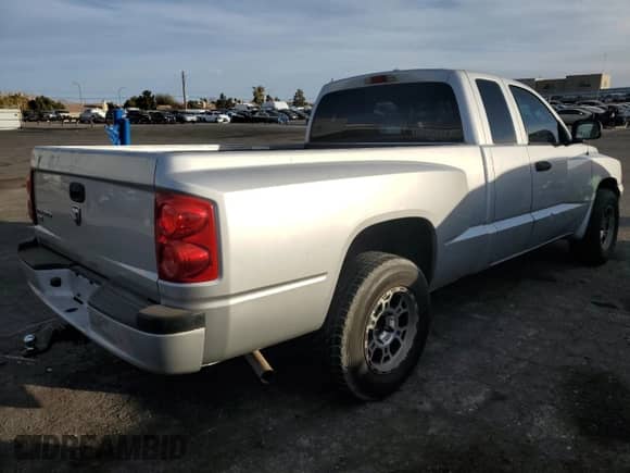 2007 Dodge Dakota SLT с VIN 1D7HE42K47S103100, выставлен на аукционе Copart как лот 44180175 с пробегом 135 012 миль миль и Списание • Salvage title. История ставок и продаж доступна на DreamBid. Изображение 3.