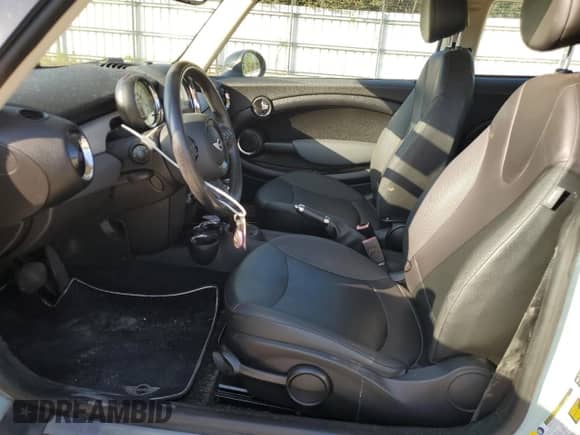 2012 MINI Hardtop с VIN WMWSU3C54CT257698, выставлен на аукционе Copart как лот 74214794 с пробегом 142 273 миль миль и Списание • Salvage title. История ставок и продаж доступна на DreamBid. Изображение 7.