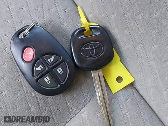 2018 Toyota Sienna LE Auto Access Seat with VIN 5TDKZ3DC3JS904010, listed as a IAAI auction lot 42037039 with 101,130 mi miles and . Bid and sale history available at DreamBid. Image 11.