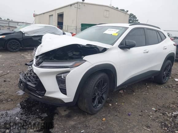 2024 Chevrolet Trax ACTIV z VIN KL77LKE28RC189212, wystawiony jako IAAI lot #42379089 z przebiegiem 29 991 mil mil oraz . Historia ofert i sprzedaży dostępna na DreamBid. Obrazek 18.