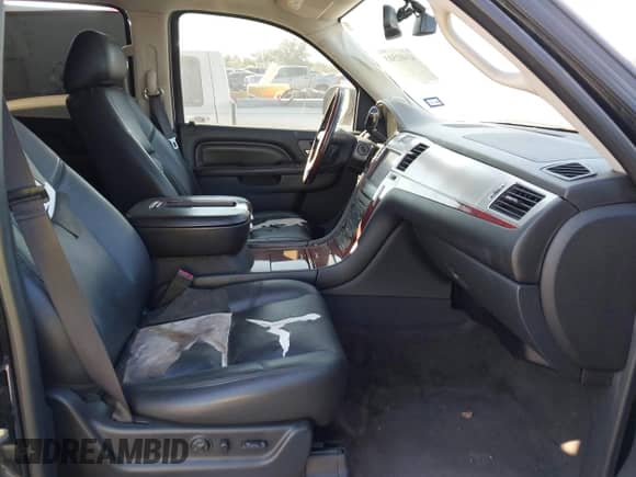 2013 Cadillac Escalade Premium z VIN 1GYS4CEF8DR268298, wystawiony jako IAAI lot #43402503 z przebiegiem 204 360 mil mil oraz . Historia ofert i sprzedaży dostępna na DreamBid. Obrazek 5.