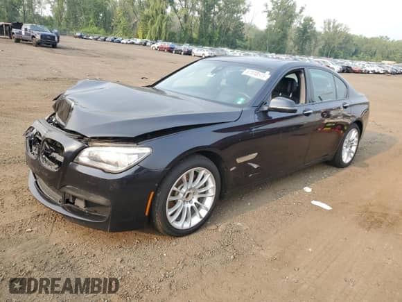 2015 BMW 7 Series 750i xDrive z VIN WBAYB6C5XFD966006, wystawiony jako Copart lot #67038515 z przebiegiem 162 629 mil mil oraz Czysty tytuł • Clean title. Historia ofert i sprzedaży dostępna na DreamBid. Obrazek 1.