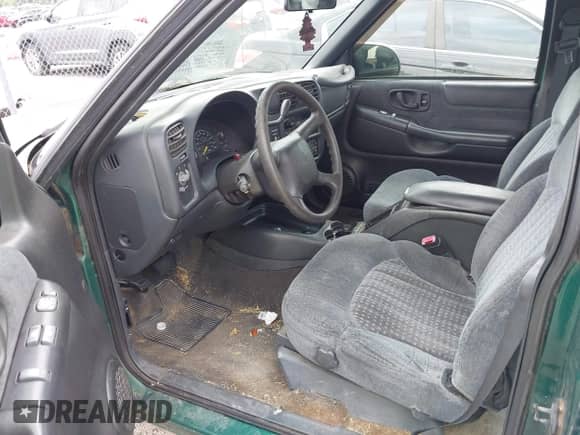 2000 Chevrolet S-10 LS с VIN 1GCCS19W6YK105811, выставлен на аукционе IAAI как лот 42871344 с пробегом 167 667 миль миль и . История ставок и продаж доступна на DreamBid. Изображение 5.