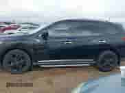 2017 Nissan Pathfinder SL z VIN 5N1DR2MM7HC667864, wystawiony jako IAAI lot #41219528 z przebiegiem 127 240 mil mil oraz . Historia ofert i sprzedaży dostępna na DreamBid. Obrazek 14.