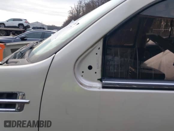 2014 Cadillac Escalade ESV Luxury с VIN 1GYS4HEF4ER218433, выставлен на аукционе IAAI как лот 41152677 с пробегом 51 315 миль миль и . История ставок и продаж доступна на DreamBid. Изображение 18.