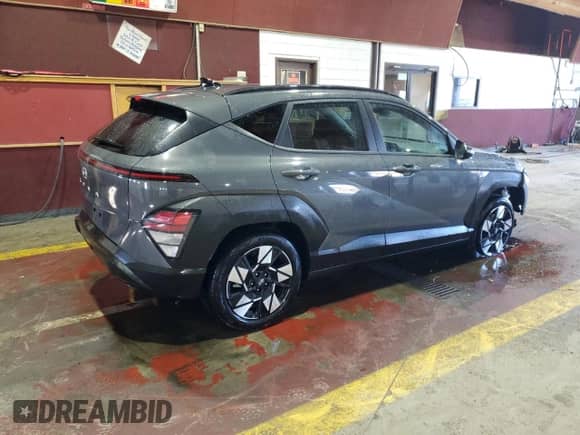 2025 Hyundai Kona SEL с VIN KM8HB3AB4SU321061, выставлен на аукционе Copart как лот 87108655 с пробегом 8 392 миль миль и Списание • Salvage title. История ставок и продаж доступна на DreamBid. Изображение 3.