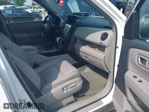 2009 Honda Pilot Touring with VIN 5FNYF489X9B016359, listed as a IAAI auction lot 43021437 with 288,269 mi miles and . Bid and sale history available at DreamBid. Image 5.