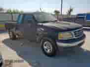 2002 Ford F-150 XL z VIN 1FTRX17282NB99126, wystawiony jako Copart lot #81027325 z przebiegiem 271 648 mil mil oraz Czysty tytuł • Clean title. Historia ofert i sprzedaży dostępna na DreamBid. Obrazek 4.