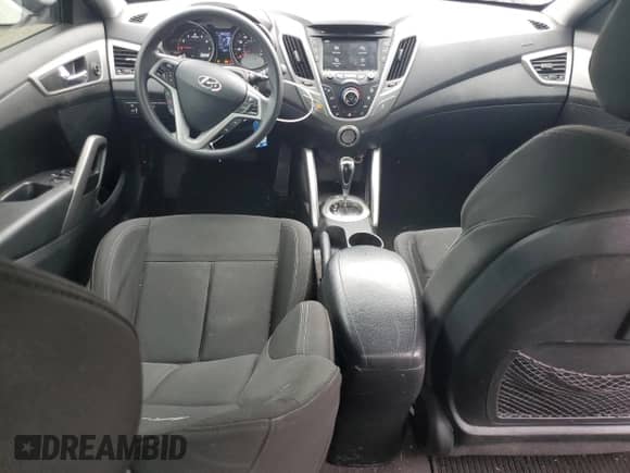 2015 Hyundai Veloster z VIN KMHTC6ADXFU226603, wystawiony jako Copart lot #83825545 z przebiegiem 136 233 mil mil oraz Szkoda całkowita • Salvage title. Historia ofert i sprzedaży dostępna na DreamBid. Obrazek 8.