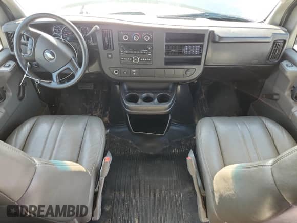 2008 Chevrolet Express Passenger z VIN 1GAHG39KX81169168, wystawiony jako Copart lot #61792105 z przebiegiem Nie podano mil oraz Szkoda całkowita • Salvage title. Historia ofert i sprzedaży dostępna na DreamBid. Obrazek 8.